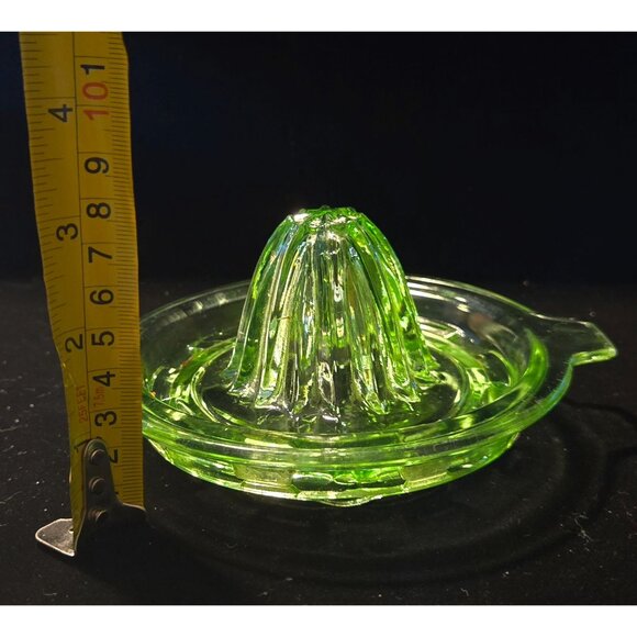 Vintage Green Glass Citrus Juicer With Handle & Spout 8" Diameter 3.5" Height De - Picture 5 of 6